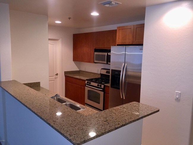 2302 N Central Ave-Unit -410 in Phoenix, AZ - Building Photo - Building Photo