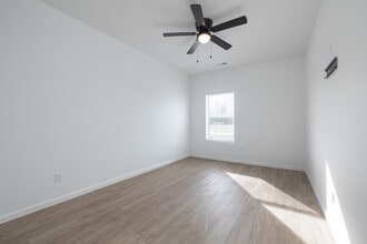 Vista On The Park Apartments in Wright City, MO - Building Photo - Interior Photo