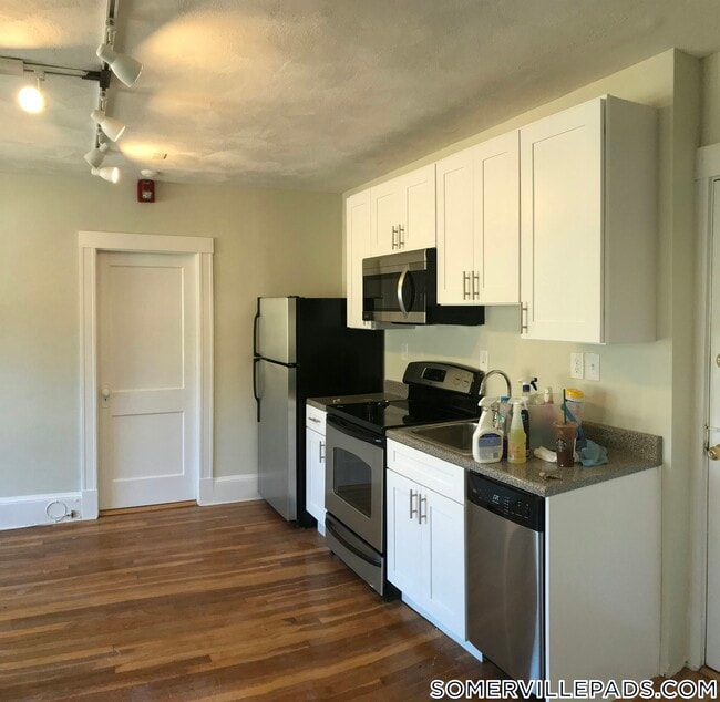 402 Highland Ave in Somerville, MA - Building Photo - Building Photo