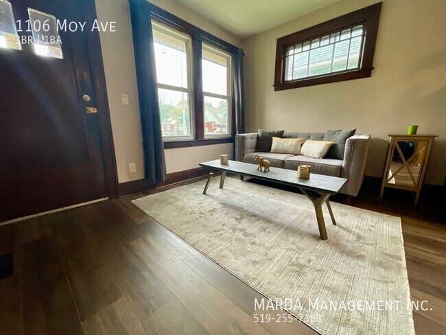 1106 Moy Ave in Windsor, ON - Foto de edificio - Building Photo