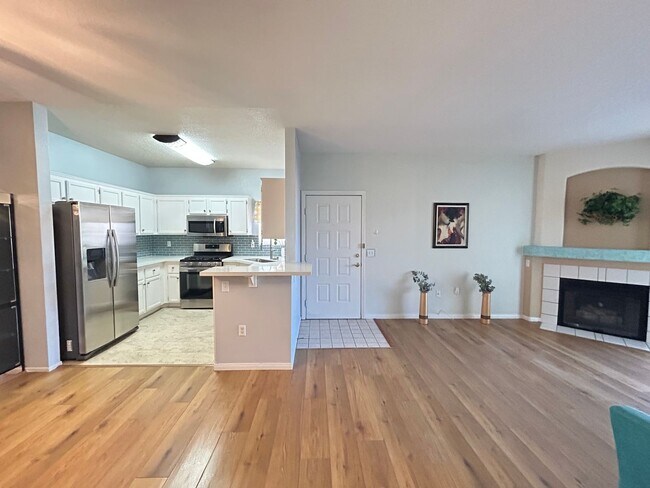 1830 N Buffalo Dr in Las Vegas, NV - Foto de edificio - Building Photo