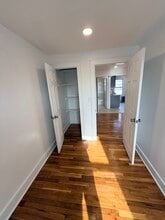 2051 33rd St, Unit 3 in Astoria, NY - Foto de edificio - Building Photo