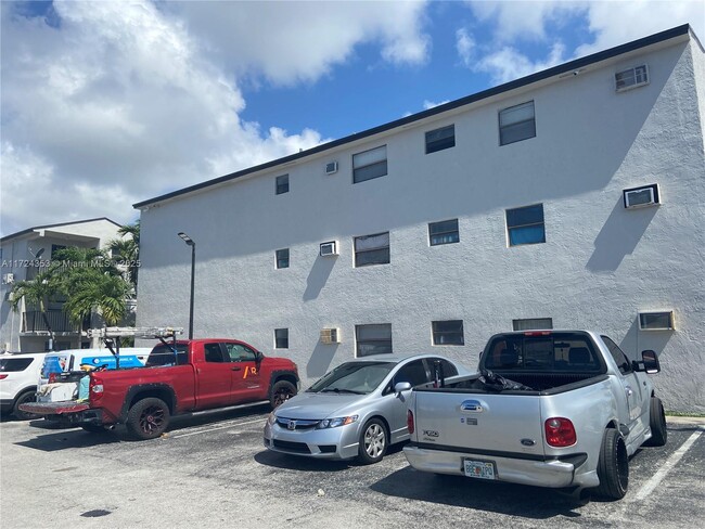 142 SW 18th Ave in Miami, FL - Building Photo - Building Photo