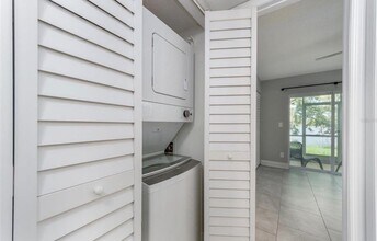 7246 E Bank Dr in Tampa, FL - Building Photo - Building Photo