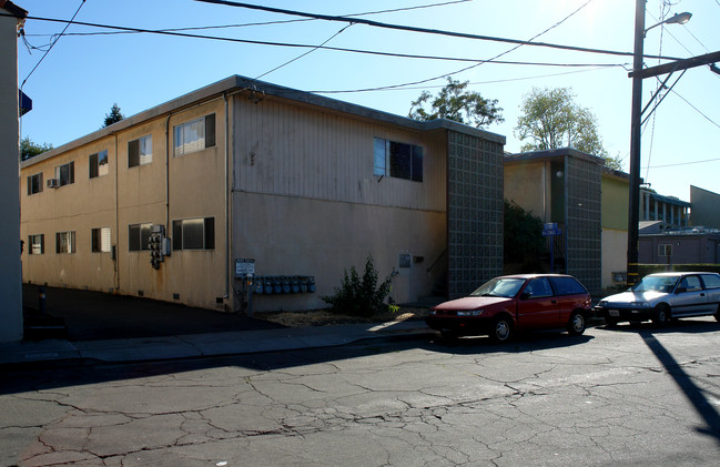 1033 Ferry St in Martinez, CA - Building Photo - Building Photo