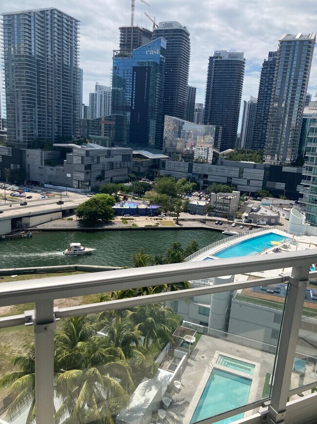 90 SW 3rd St, Unit The Ivy 1902 in Miami, FL - Building Photo - Building Photo