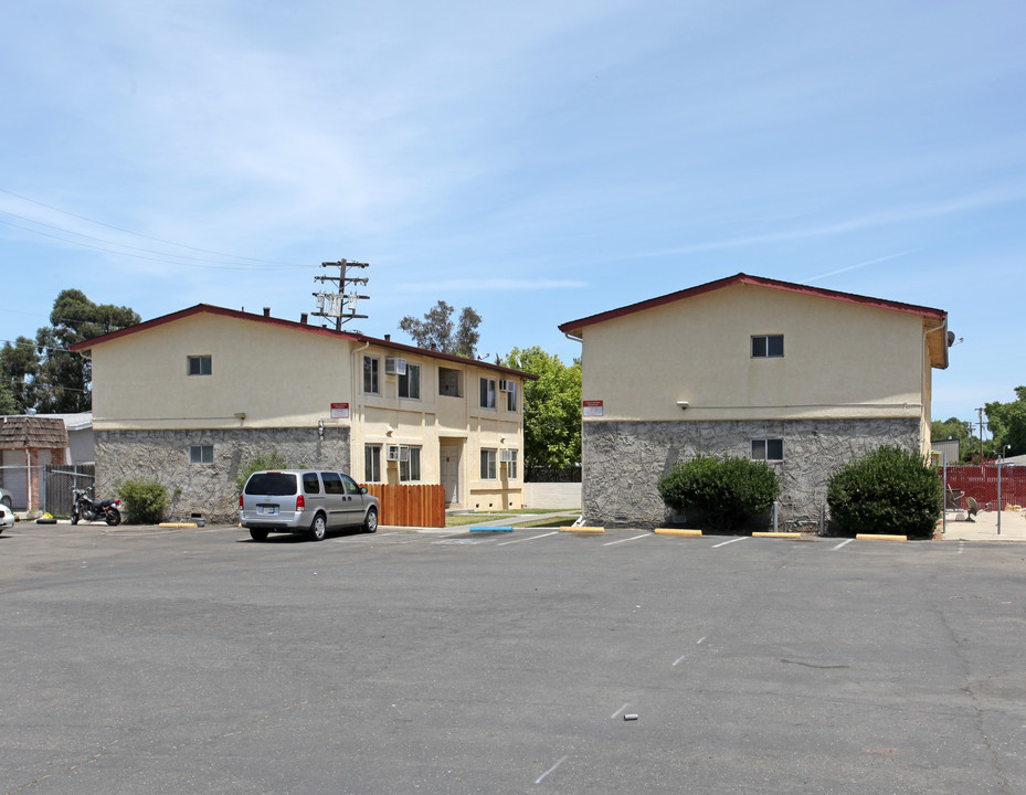 413 Harbor Blvd in West Sacramento, CA - Building Photo