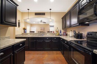 3333 Airborne Ave in College Station, TX - Building Photo - Building Photo