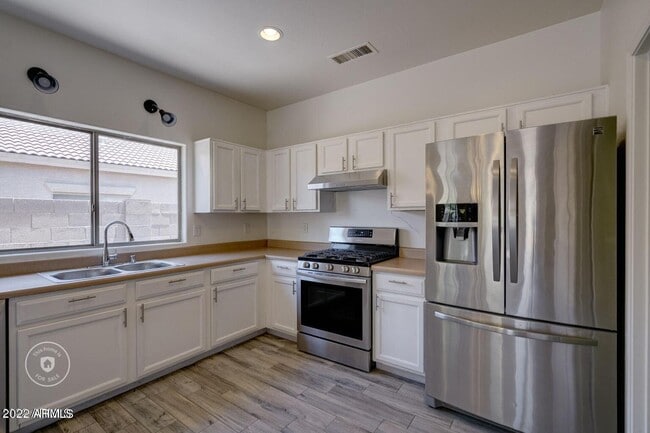 16848 W Cottonwood St in Surprise, AZ - Building Photo - Building Photo