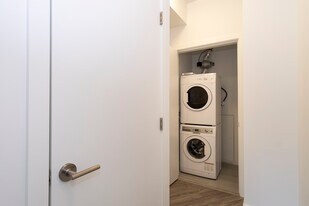 951 Charland Ave in Coquitlam, BC - Building Photo