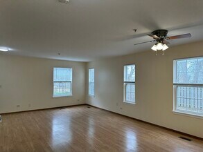 1279 Orleans Dr in Mundelein, IL - Building Photo - Building Photo