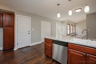 334 Hillcrest Ln in Lombard, IL - Foto de edificio - Building Photo