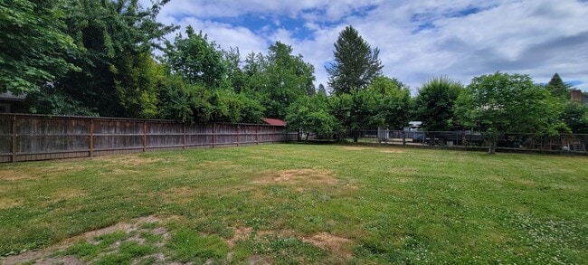 744 SE Cleveland Ave in McMinnville, OR - Building Photo - Building Photo