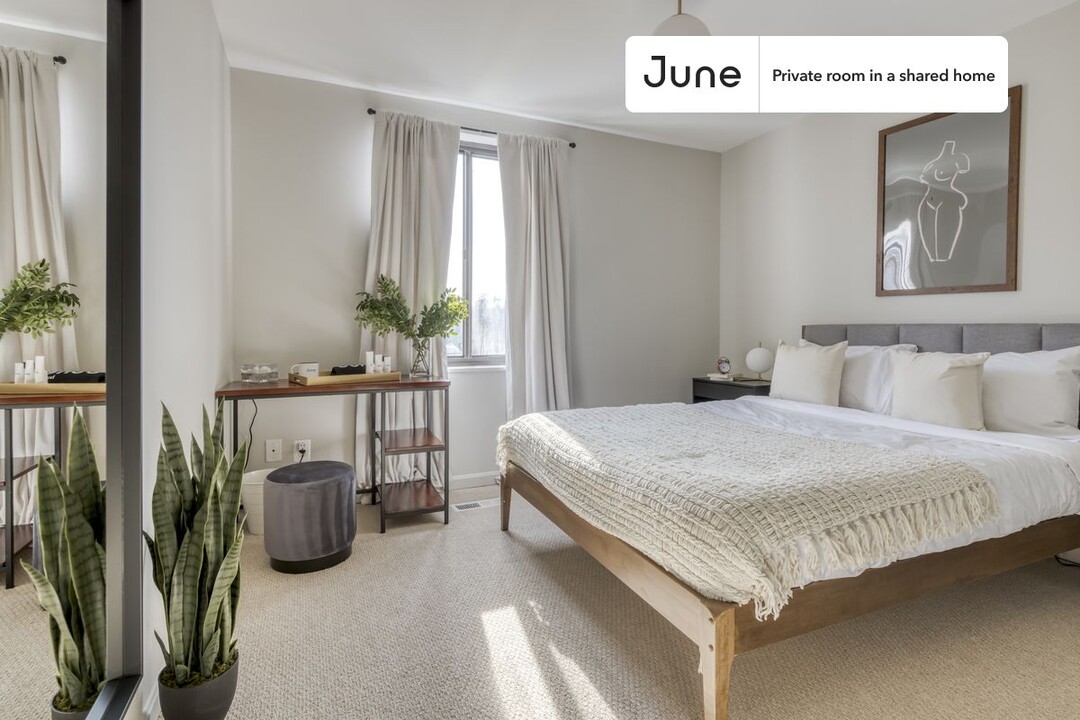 Private bedroom in 5 bed/2.5 bath Home in Washington, DC - Building Photo