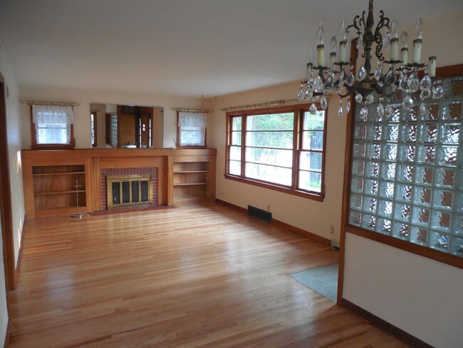 property at 131 N Rockford Ave