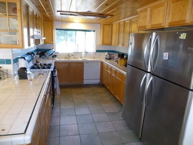 6533 El Nido Ln in Goleta, CA - Building Photo - Interior Photo