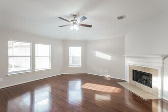 3830 Lake Ballinger Ln in Richmond, TX - Building Photo - Building Photo