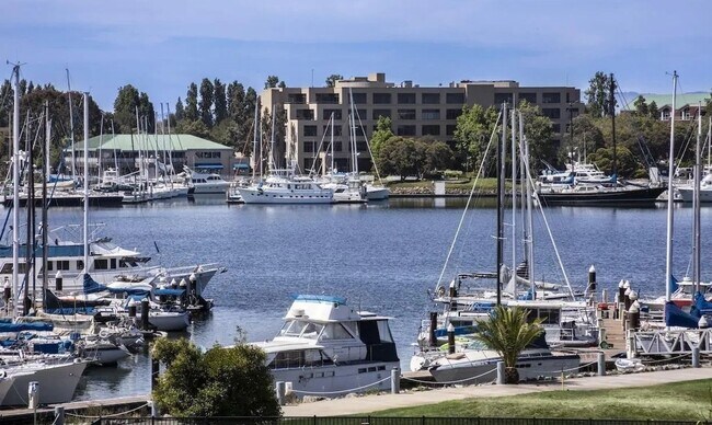 3 Embarcadero W in Oakland, CA - Building Photo - Building Photo