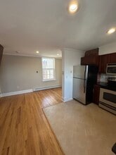 1009 S 8th St, Unit 5 in Philadelphia, PA - Foto de edificio - Building Photo
