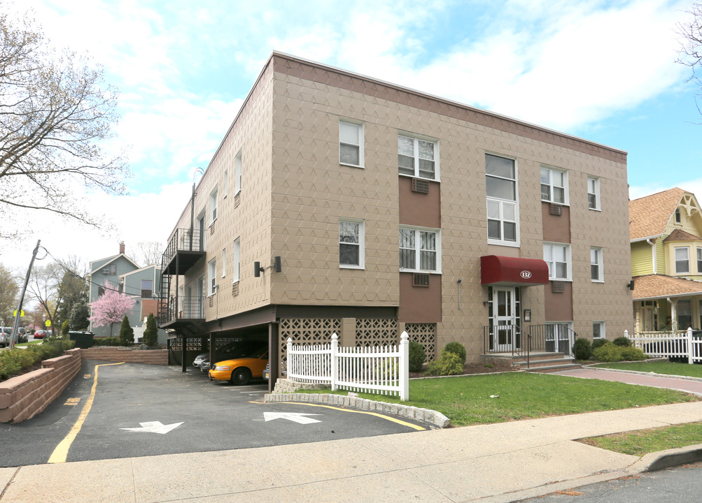 132 Milligan Pl in South Orange, NJ - Building Photo