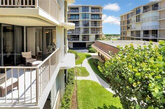 3200 S Ocean Blvd in Palm Beach, FL - Building Photo - Building Photo