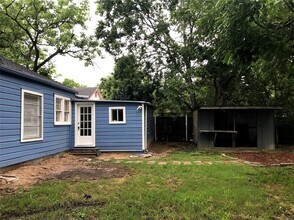 710 W Lake Dr in Taylor, TX - Building Photo - Building Photo