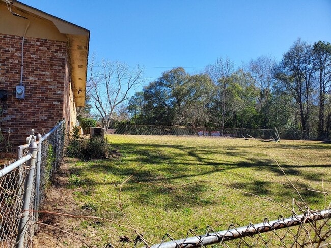property at 401 Northside Dr