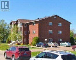 85 Edey St in Arnprior, ON - Building Photo