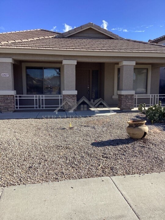 22427 N Van Loo Dr in Maricopa, AZ - Building Photo