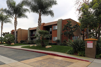 Vista Serena in Oceanside, CA - Foto de edificio - Building Photo