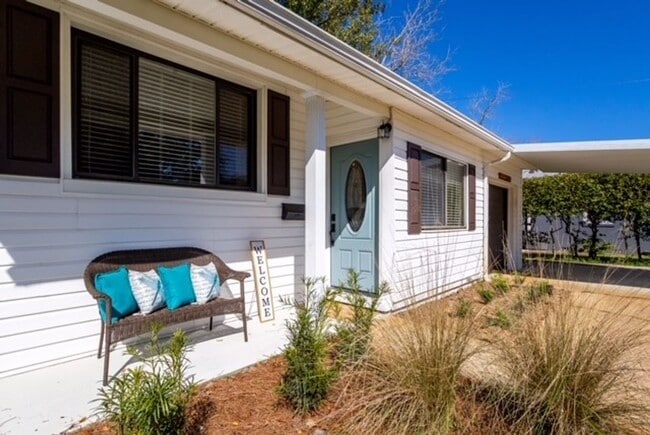 property at 262 Beachview Dr NE