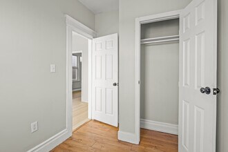 30 Wainwright St, Unit 1 in Newark, NJ - Foto de edificio - Building Photo