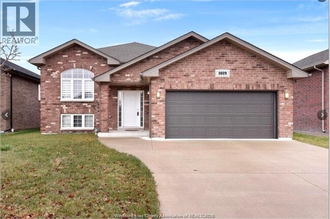 property at 1019 Aspen Ridge Cres