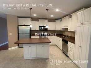 1933 Buttonwood Ct in Harrisonburg, VA - Building Photo - Building Photo
