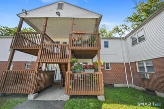 15 Cherry Hill Dr in Bridgeport, CT - Building Photo - Building Photo