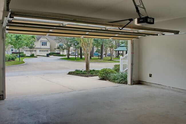 13600 Breton Ridge St in Houston, TX - Building Photo - Building Photo