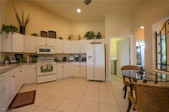 3048 Horizon Ln in Naples, FL - Building Photo - Building Photo