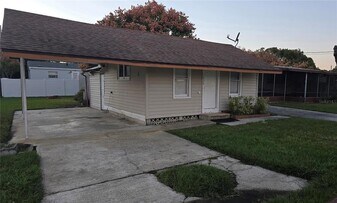 1634 Dolphin Dr in St. Cloud, FL - Building Photo