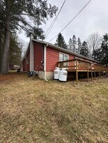 74 Matthews Rd, Unit Left Side in Moscow, PA - Building Photo