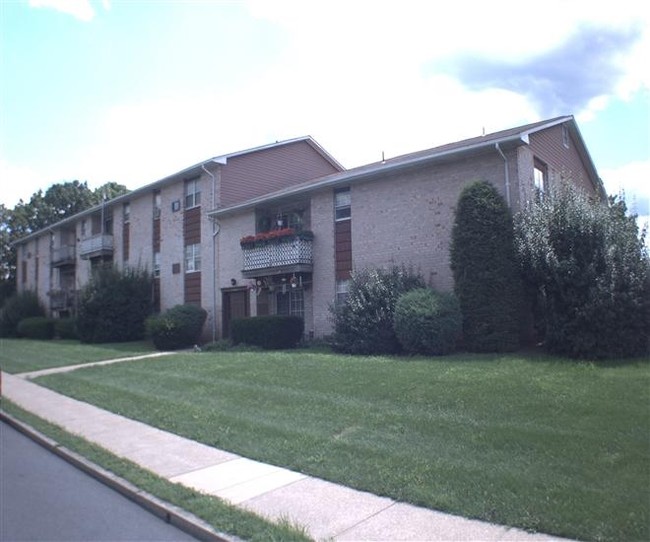 Cambridge House Apartments in Allentown, PA - Building Photo - Building Photo