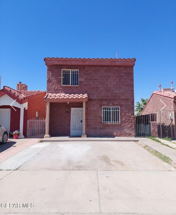 3607 Waterspring Way in El Paso, TX - Building Photo