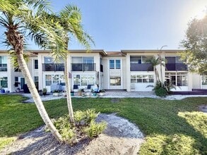 10350 Imperial Point Dr W in Largo, FL - Building Photo - Building Photo