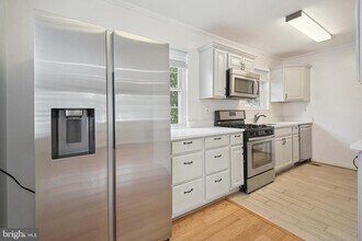 5817 Greentree Rd in Bethesda, MD - Building Photo - Building Photo