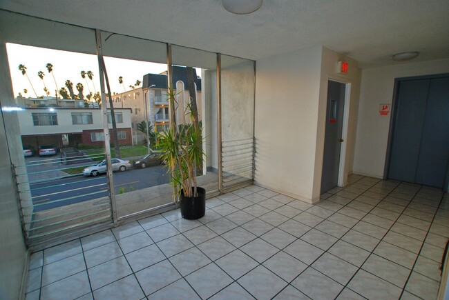 Kenmore Apartments in Los Angeles, CA - Building Photo - Building Photo