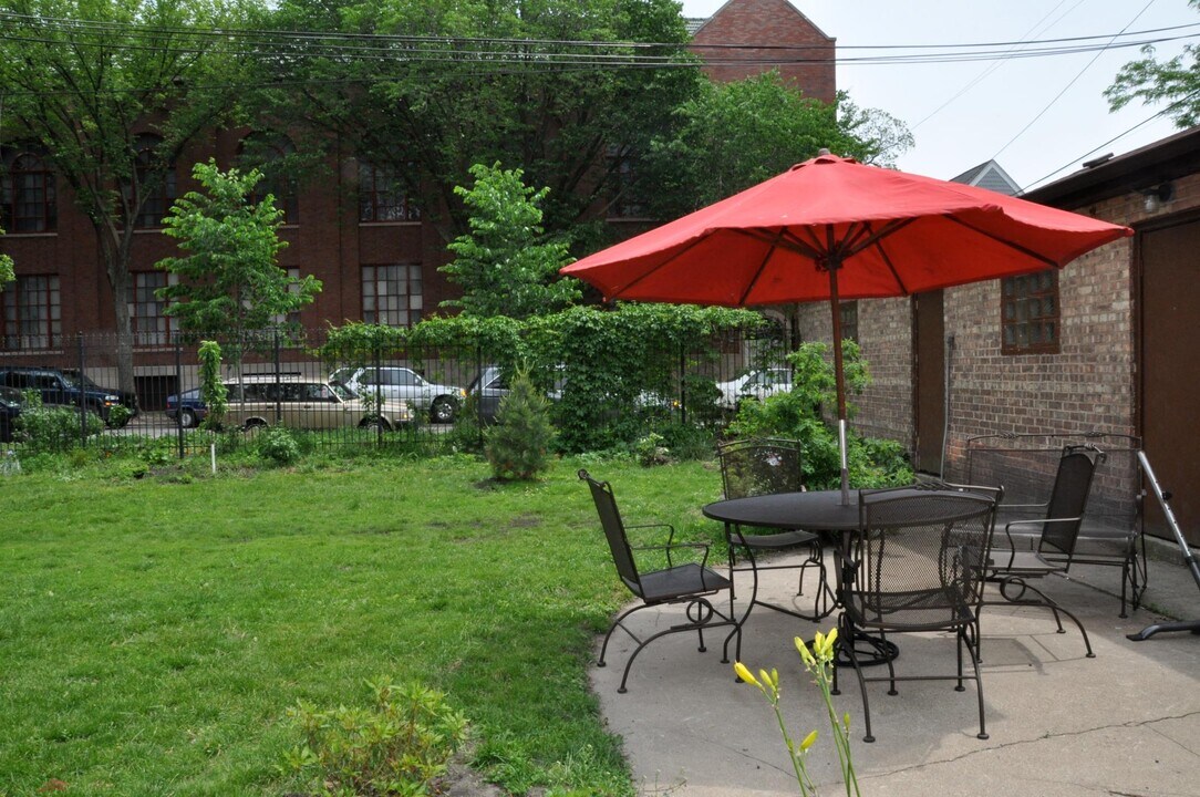 3556 N Hermitage Ave in Chicago, IL - Building Photo