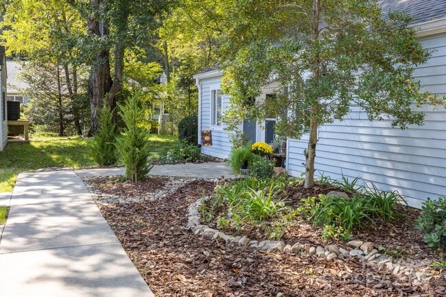 104 Llama Wy in Black Mountain, NC - Building Photo - Building Photo
