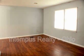 967 Duxberry Ave in Columbus, OH - Building Photo - Building Photo