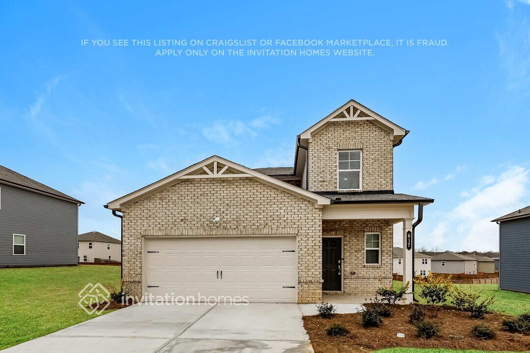 617 Friesland Dr in Hampton, GA - Building Photo