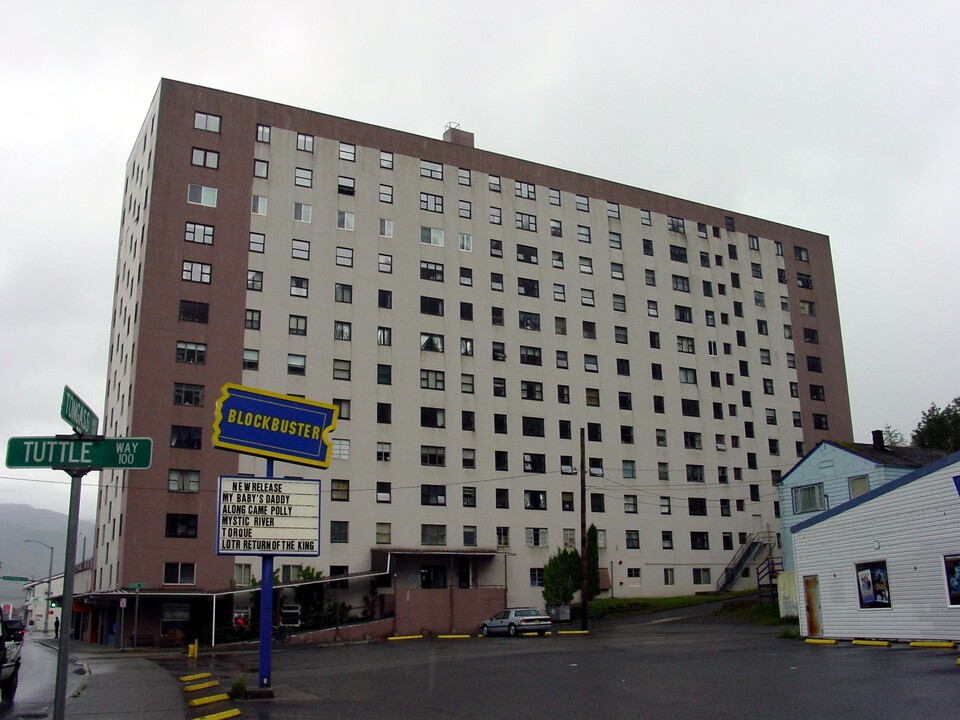 Tongass Towers Condominiums in Ketchikan, AK - Foto de edificio