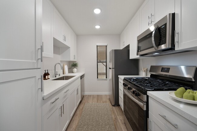 Park West Village Apartments in Lancaster, CA - Foto de edificio - Building Photo